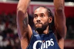 lol官网-篮球巨星在比赛中凭借高超技术翻盘取胜