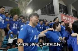 lol官网-足球盛事不停歇！全国联赛冠军争夺厮杀激烈，球迷热情高涨的简单介绍