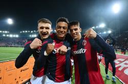 lol合区-包含热门足球对决！球队实力对比激烈，体育迷们翘首期待！的词条