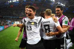 lol全球总决赛-FPX绝杀德国，Knight送出关键助攻宿敌对决小组赛，成为赛场最大亮点的简单介绍