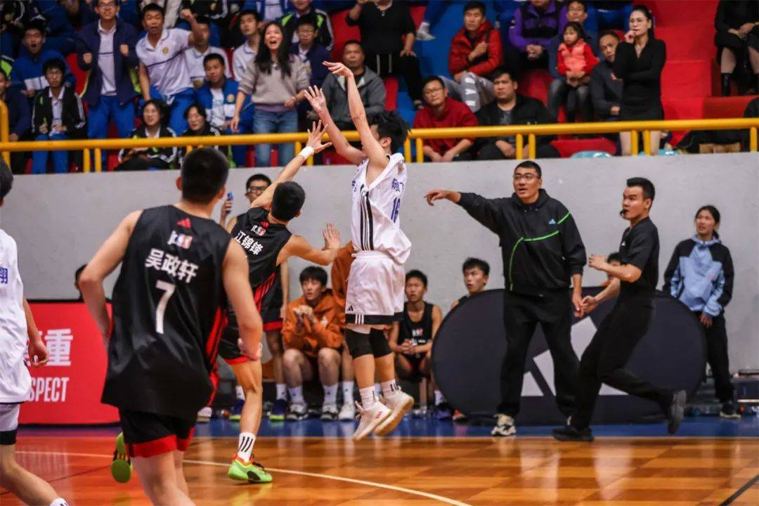 篮球赛场上值得期待,球员对冠军渴望 篮球赛场上值得期待,球员对冠军渴望