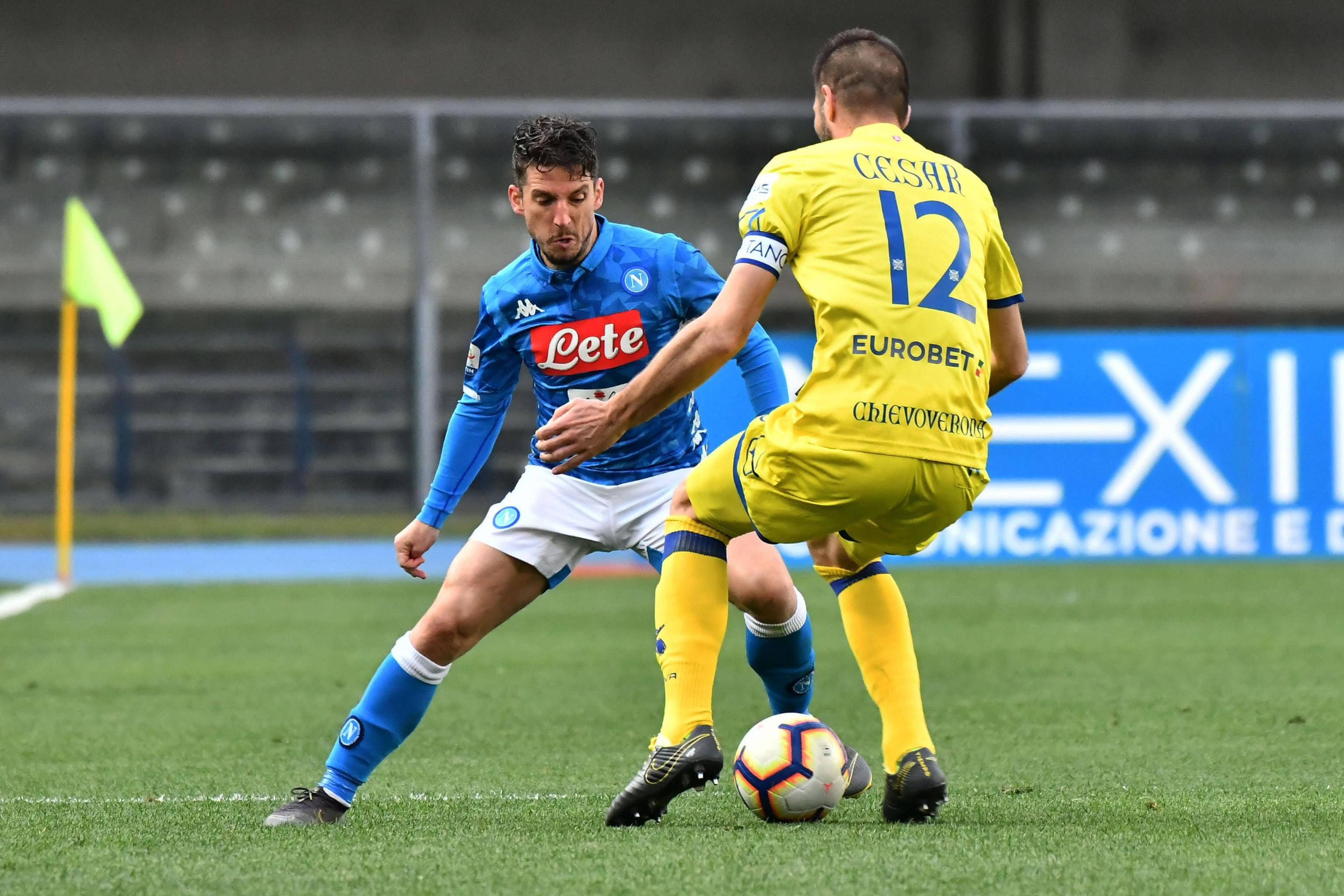 那不勒斯在主场对阵罗马准备展开激烈比赛的简单介绍