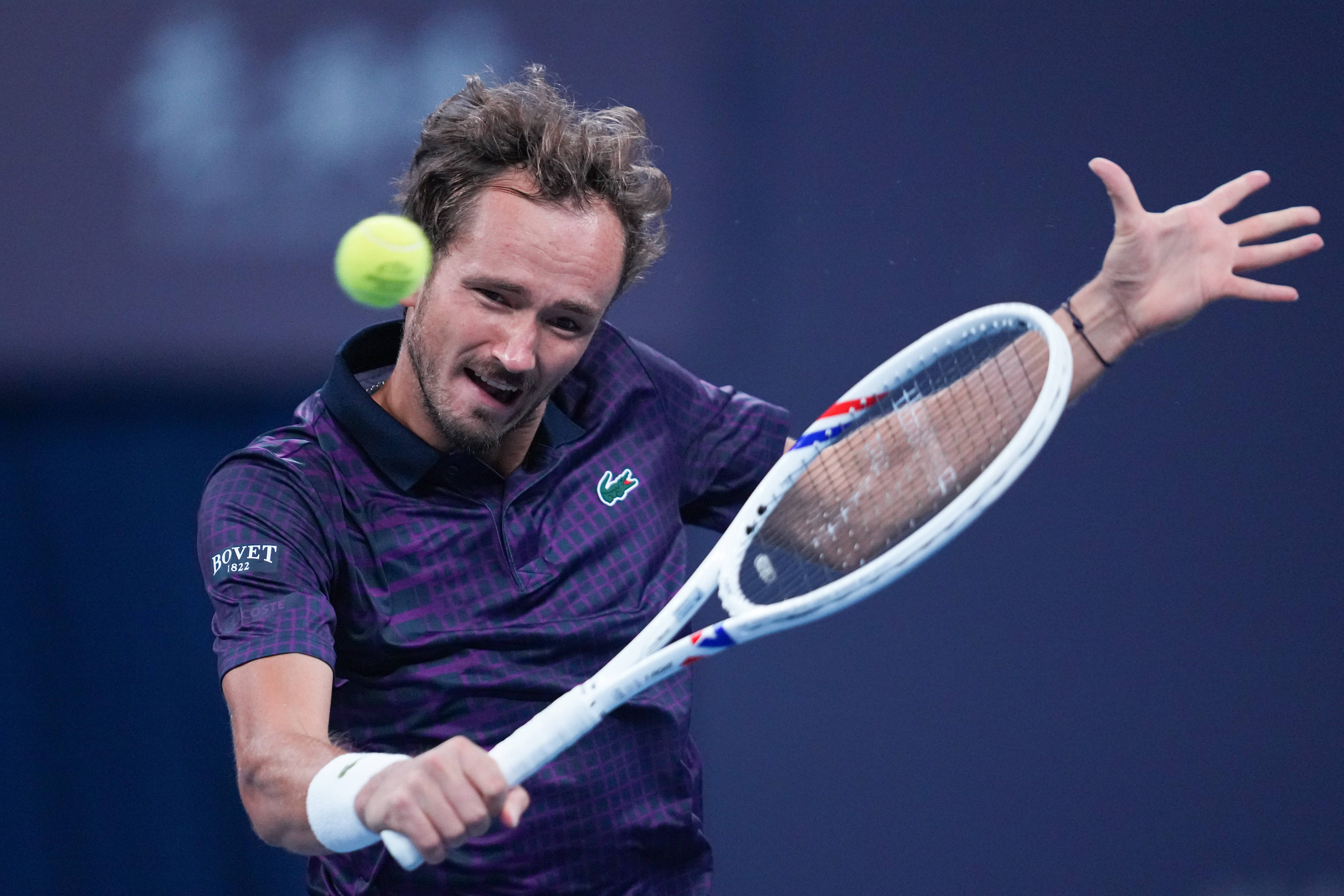 包含英国网球队绝杀西班牙网球队，梅德韦杰夫送出助攻的词条