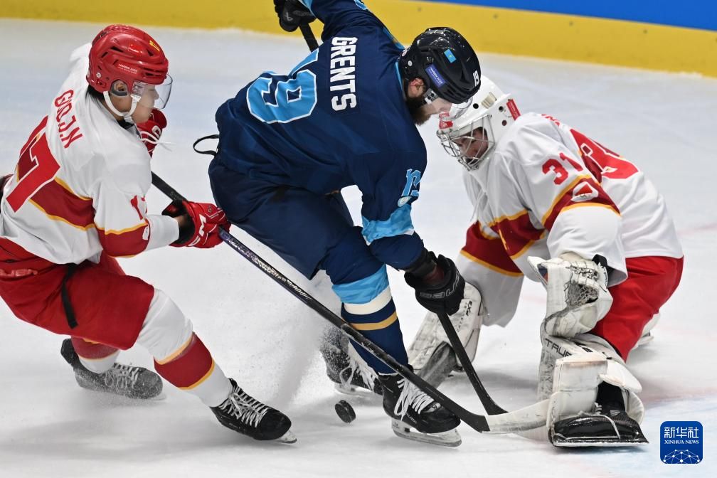 包含冰球赛后采访曝光，内幕引发热议的词条